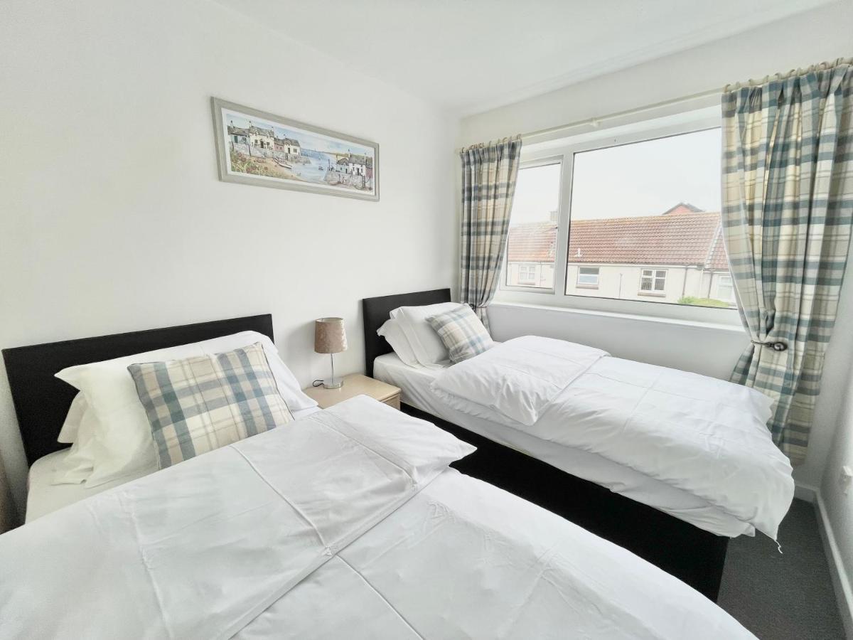 Cae Glas Apartments Holyhead Buitenkant foto